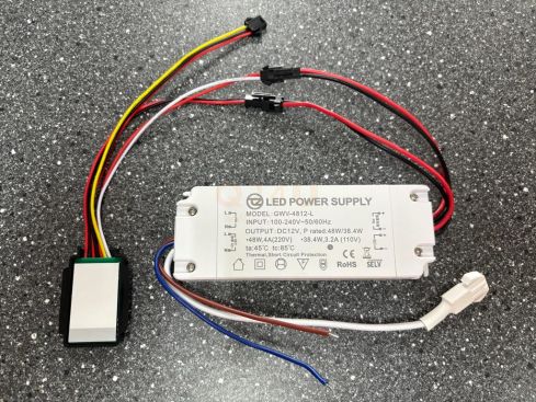 Driver LED 12V 4A 48W avec interrupteur tactile et sortie 230V pour chauffage de miroir – Modèle GWV-4812-L