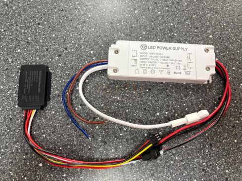 Driver LED 24V 3A 36W avec interrupteur tactile et sortie 230V pour chauffage de miroir – Modèle GWV-3624-L