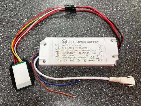 Driver LED 24V 4A 48W avec interrupteur tactile et sortie 230V pour chauffage de miroir – Modèle GWV-4824-L