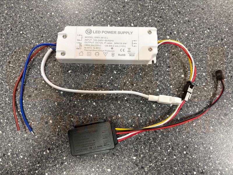 Q24U Driver LED 12V 3A 36W avec interrupteur tactile et sortie 230V pour chauffage de miroir – Modèle GWV-3612-L